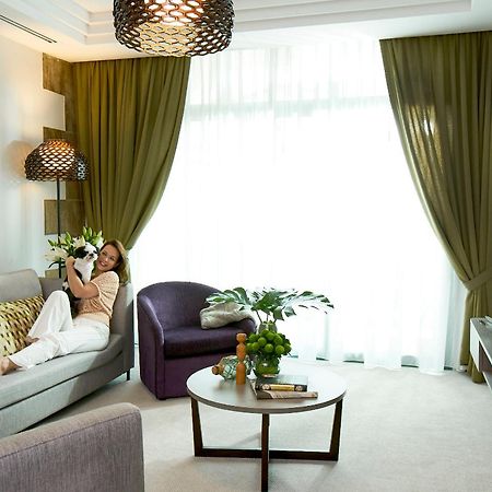 Fraser Place Robertson Walk Singapore Singapura Exterior foto A living room in a hotel suite
