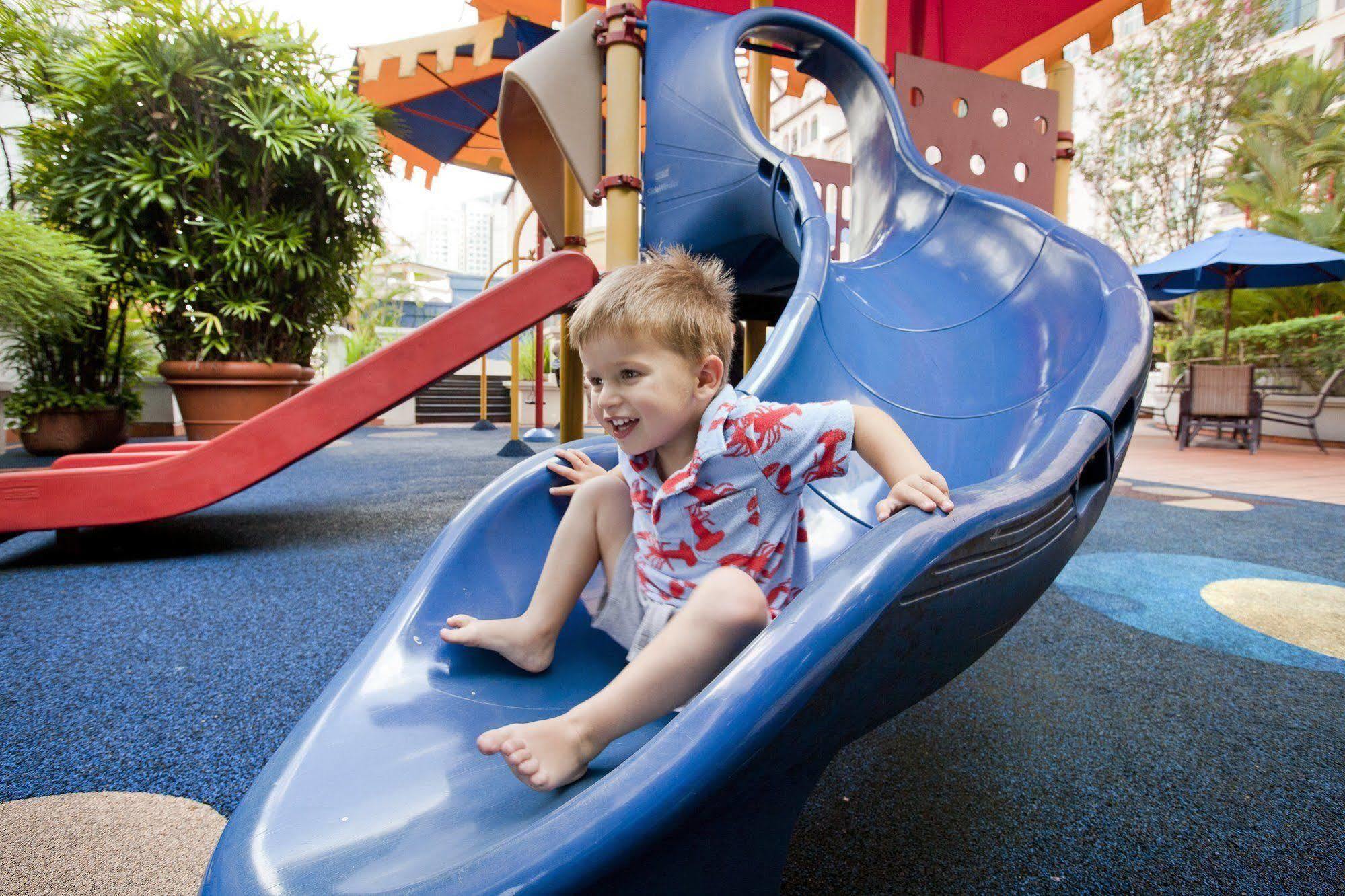 Fraser Place Robertson Walk Singapore Singapura Exterior foto A child on a slide