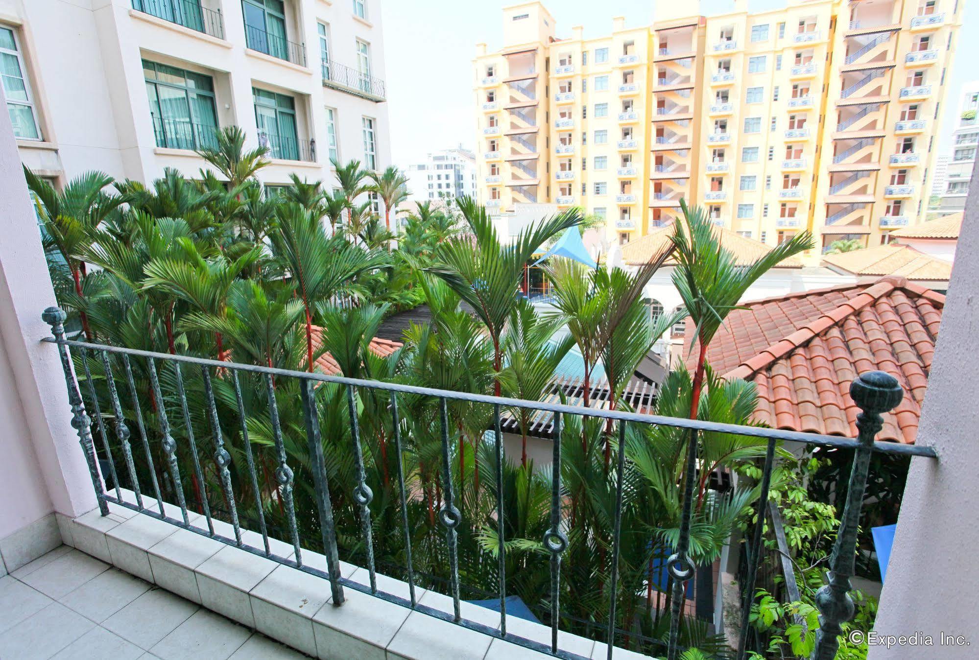 Fraser Place Robertson Walk Singapore Singapura Exterior foto A balcony in Singapore