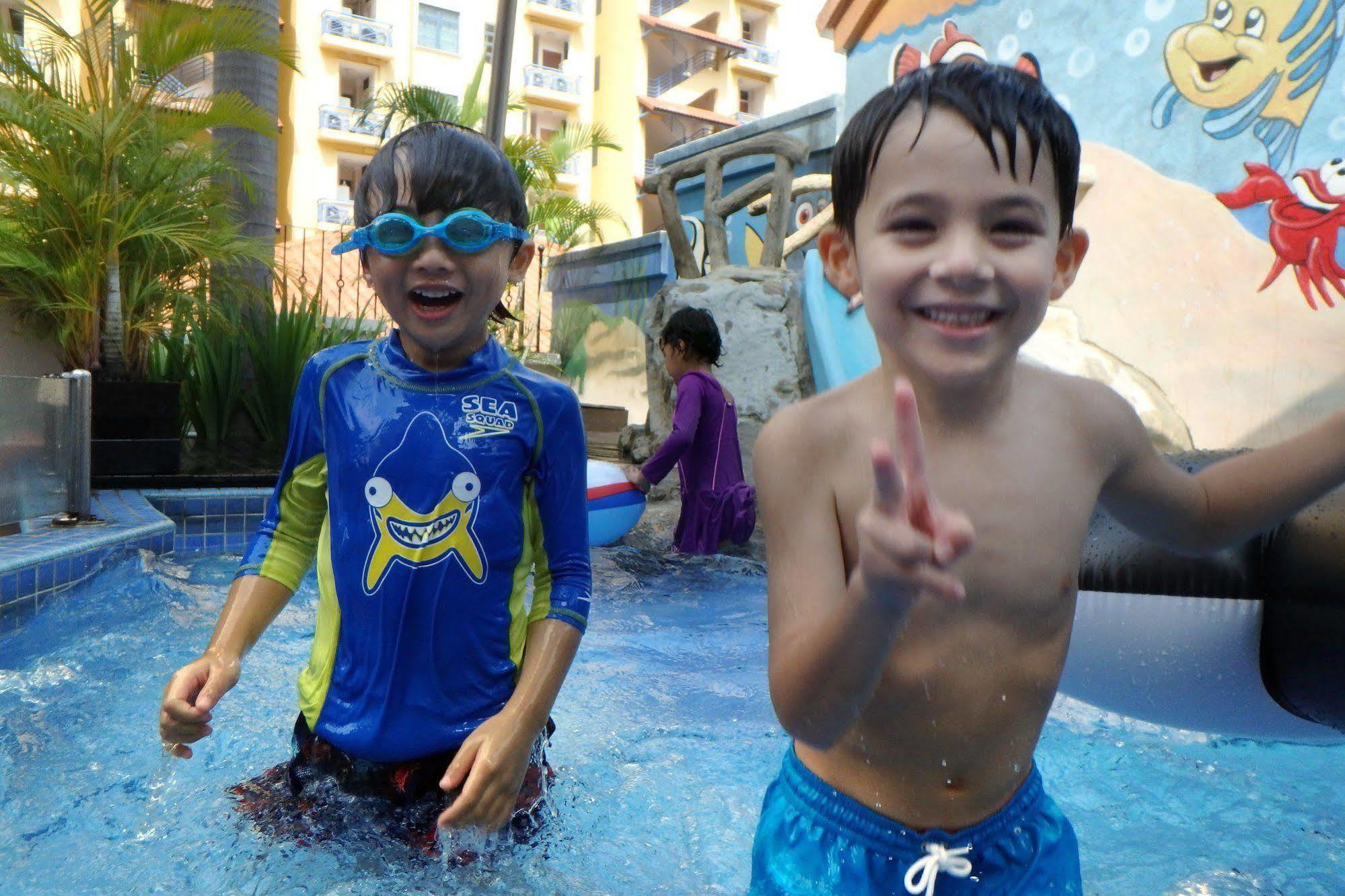 Fraser Place Robertson Walk Singapore Singapura Exterior foto Children playing at the water park